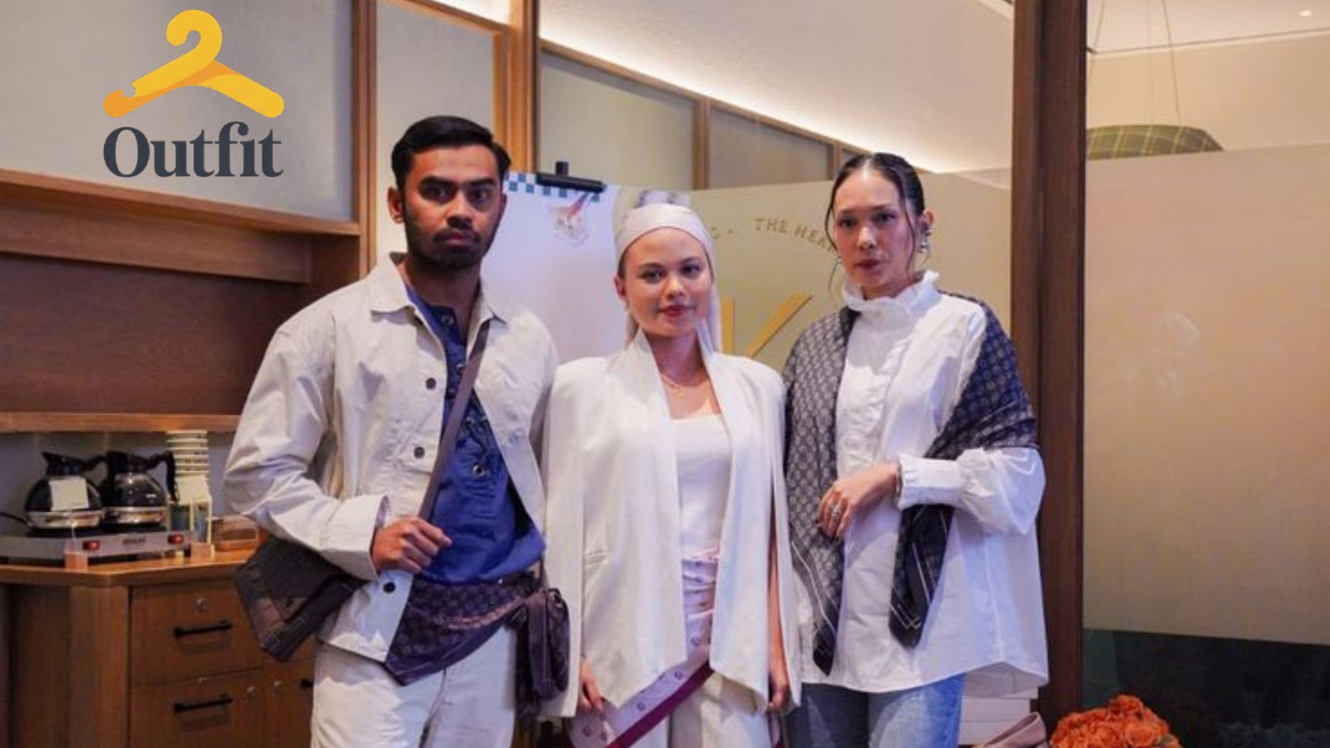 Tips Styling Scarf ala Ayla Dimitri Lebih Stylish